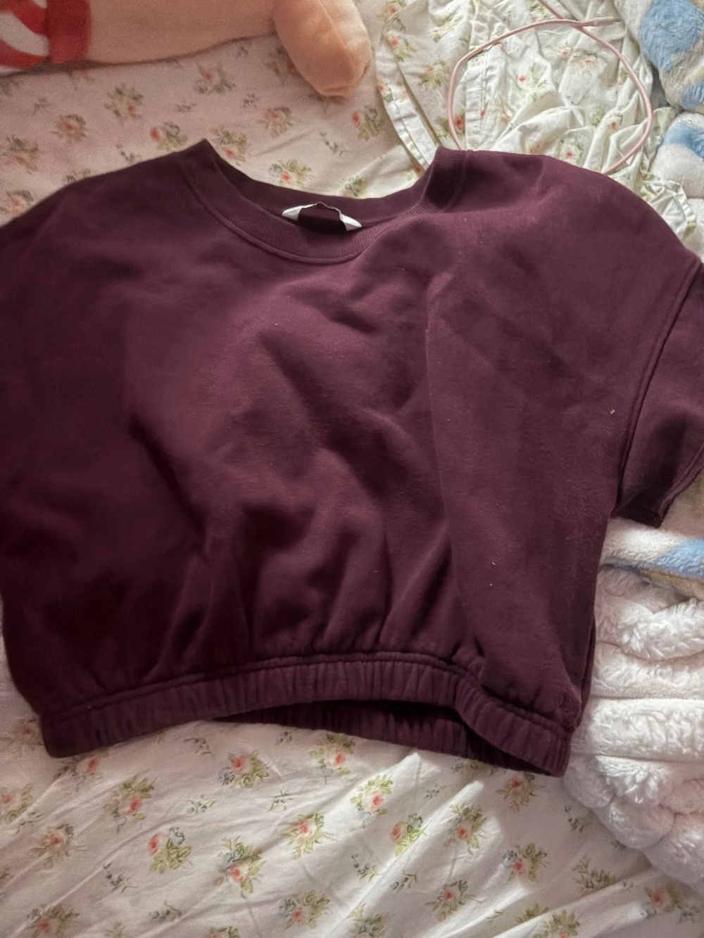Burgundy cropped t-shirt